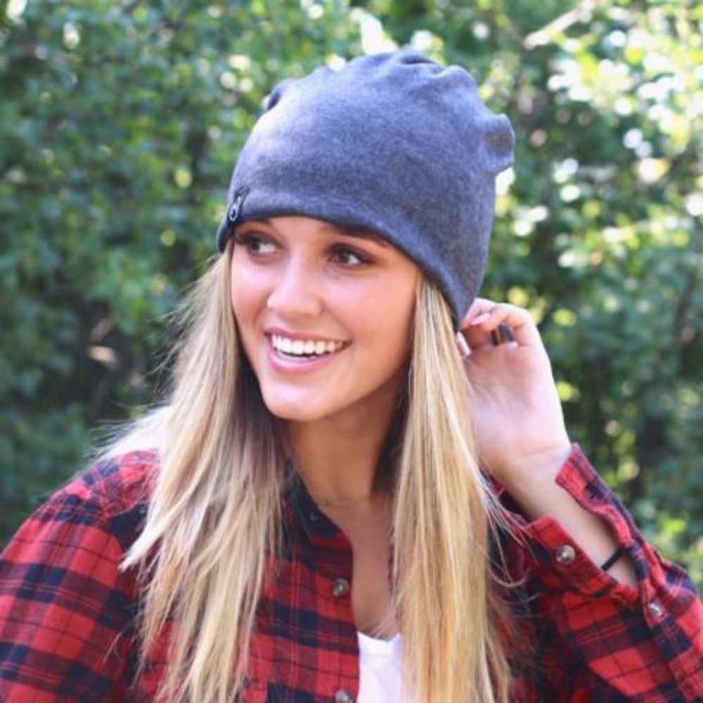 PEEK-A-BOO BEANIE | CHARCOAL